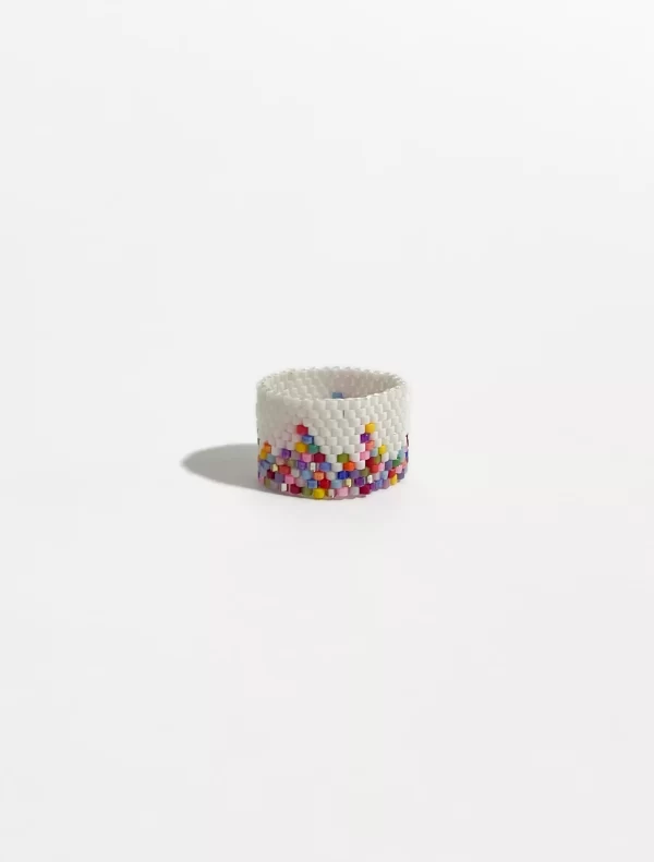 Anillo blanco con multicolor